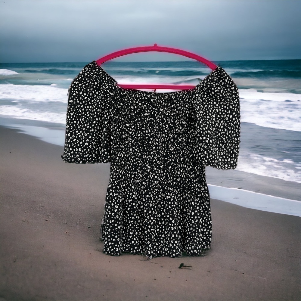 Urban Romantics Black and White Patterned Bell Sleeve Peplum Blouse Size XS